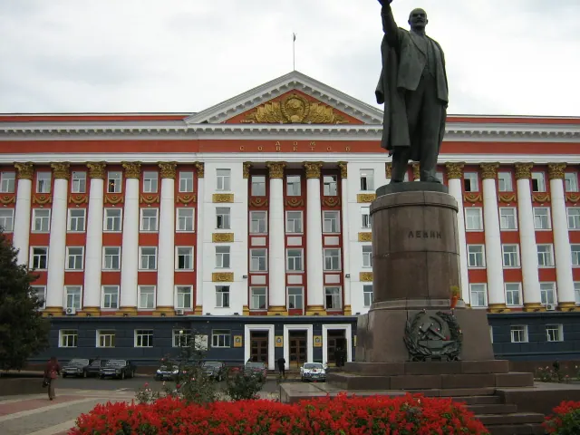 Памятник Ленину (Курск, Красная площадь)