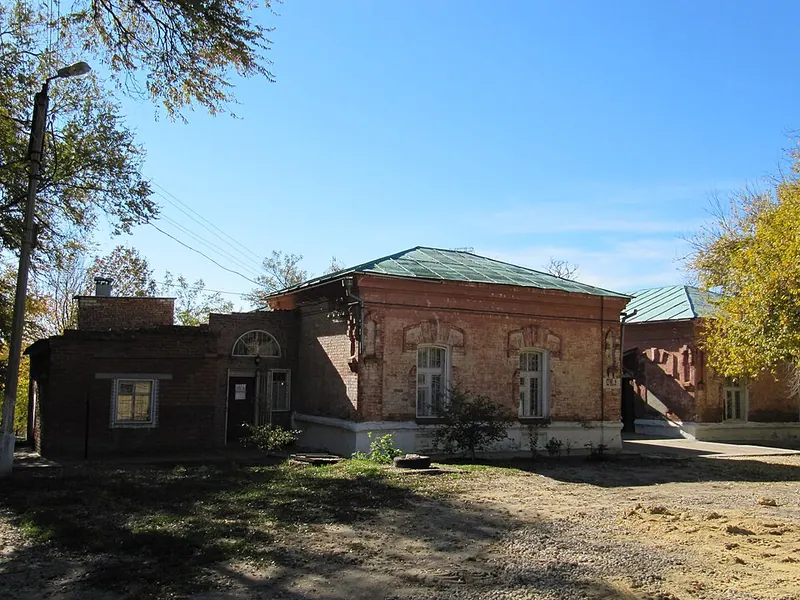 Красная школа (Элиста)