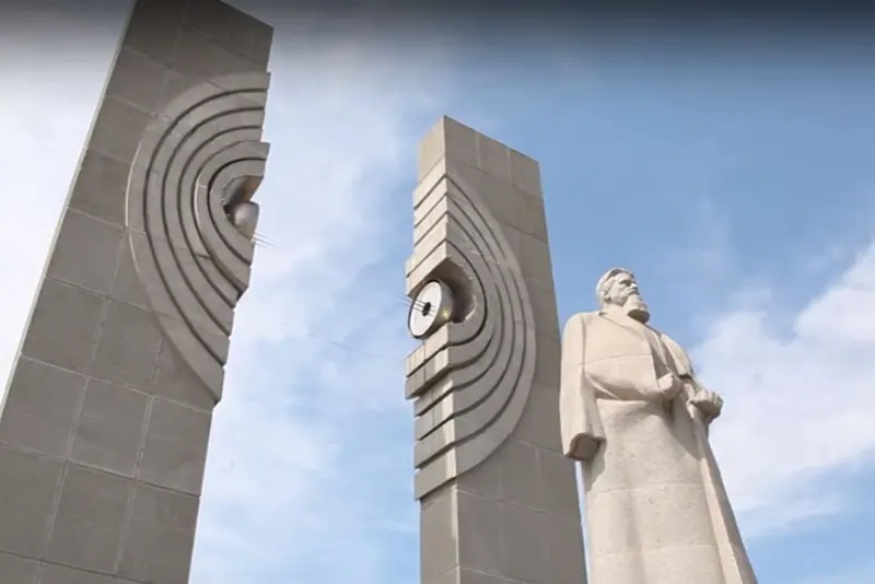 Памятник Курчатову (Челябинск)