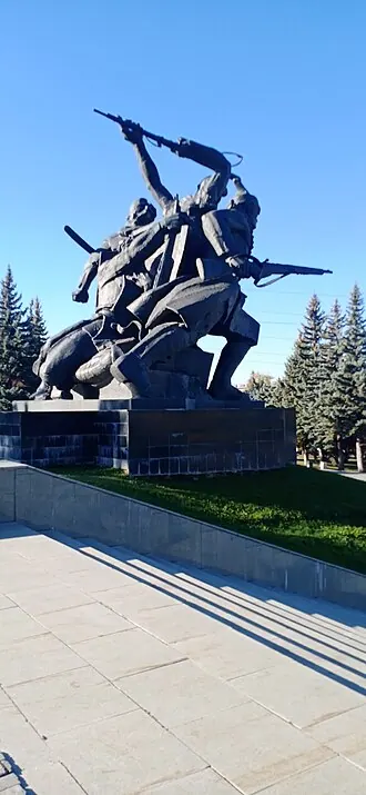 Памятник героям Октябрьской революции и гражданской войны — фото 4
