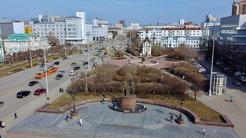 Памятник Татищеву и де Геннину