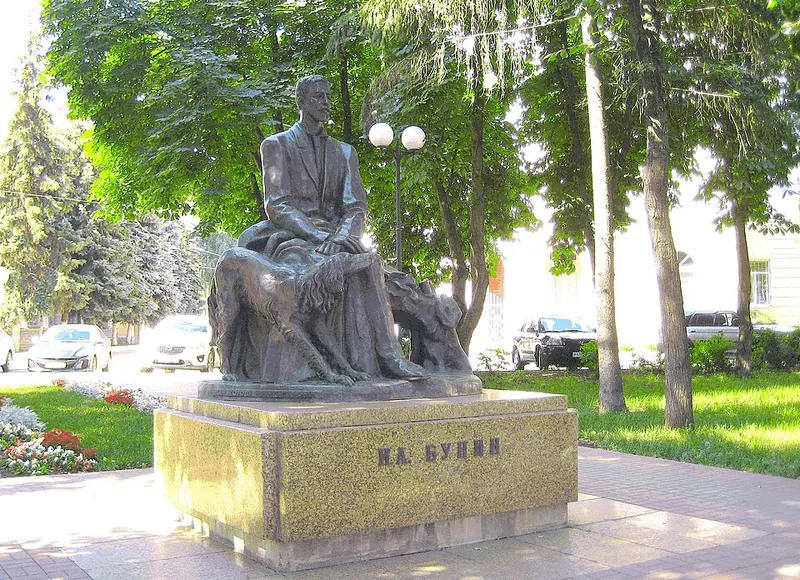 Памятник И. А. Бунину (Воронеж)