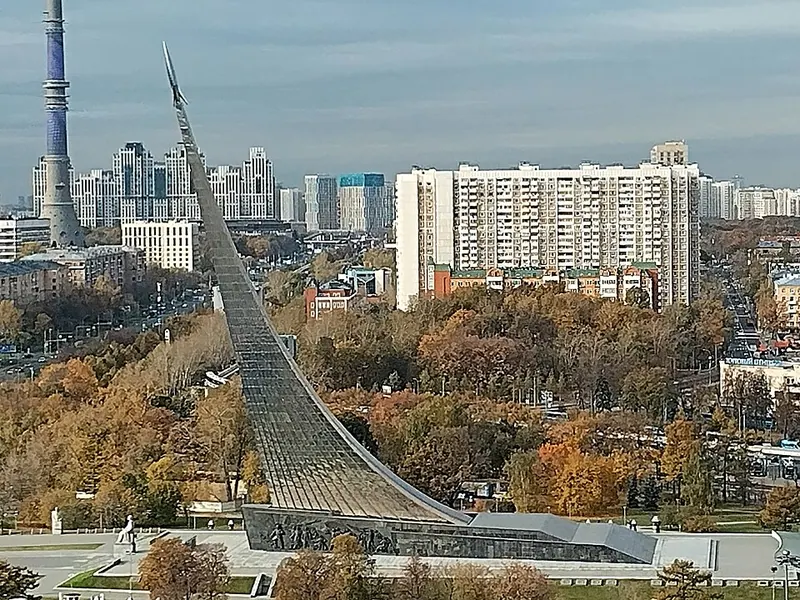 Покорителям космоса