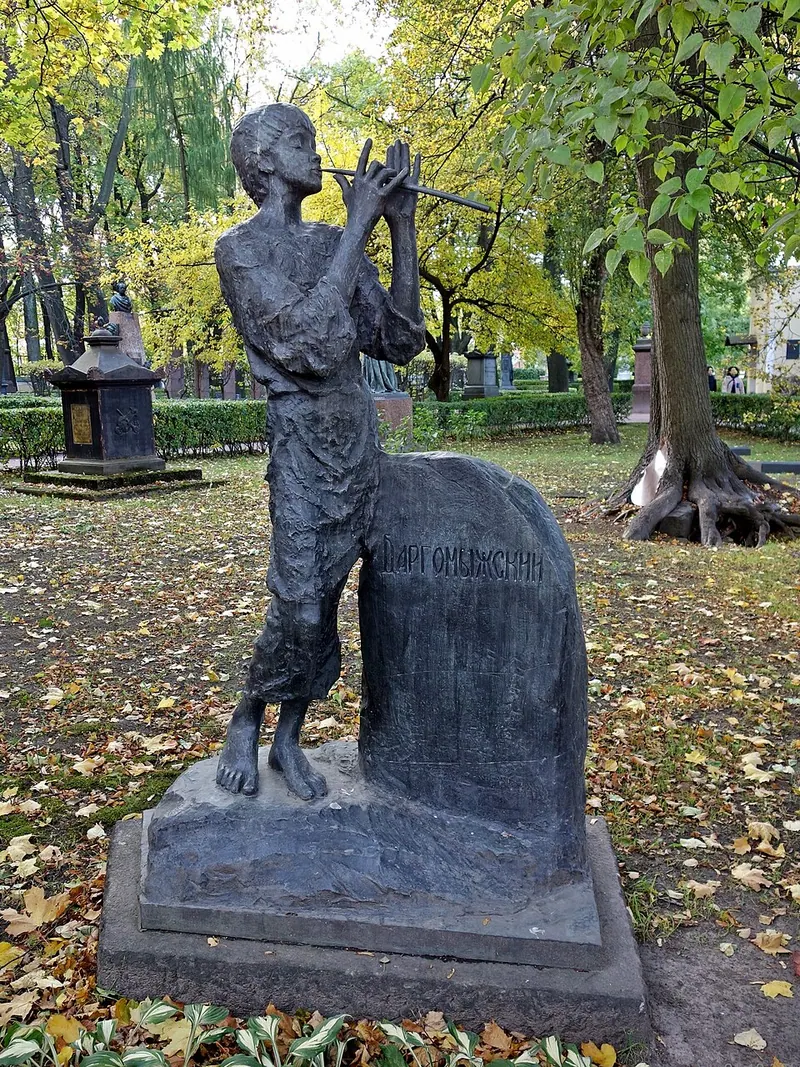 Памятник на могиле Даргомыжского
