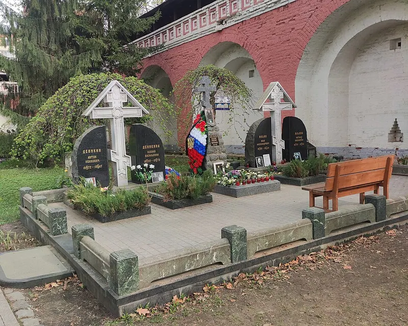 Мемориал белым воинам в Донском монастыре (Москва)