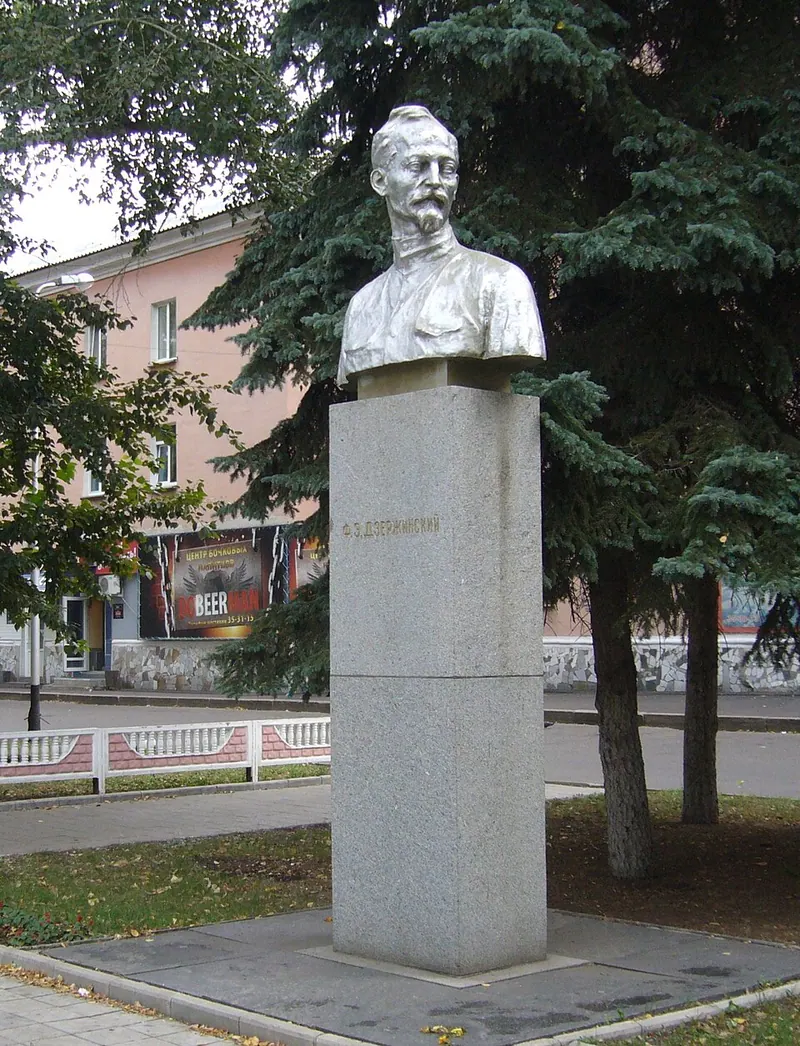 Бюст Дзержинского (Салават)
