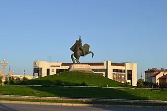 Памятник Оке Городовикову (Элиста)