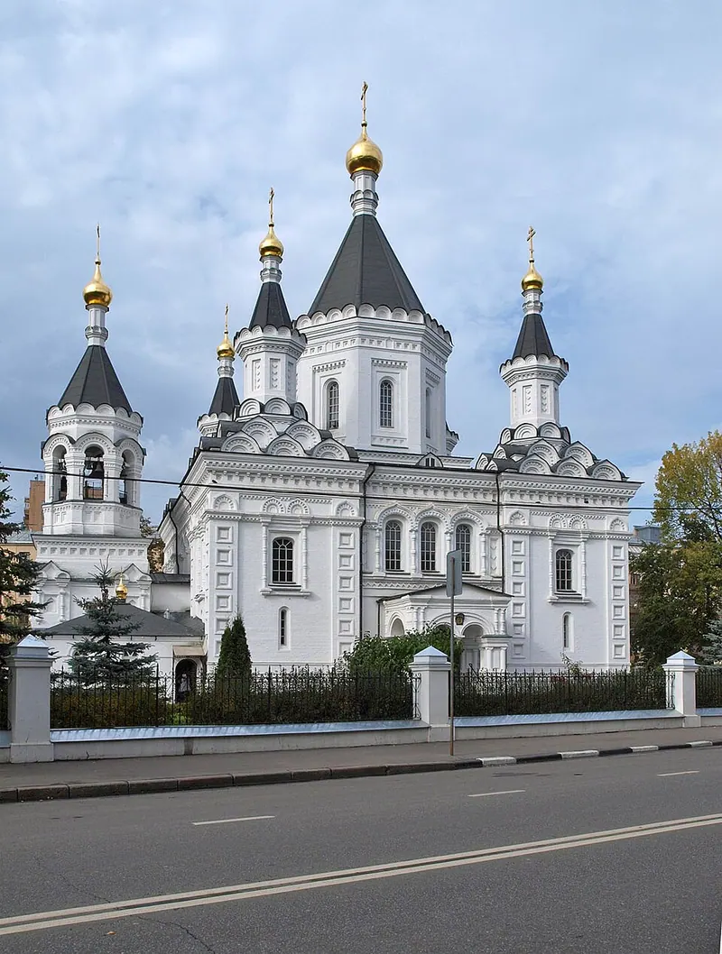Храм Архангела Михаила при клиниках на Девичьем поле