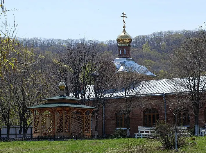 Свято-Серафимовский монастырь (остров Русский)