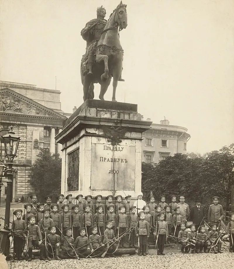 Памятник Петру I (Михайловский замок)