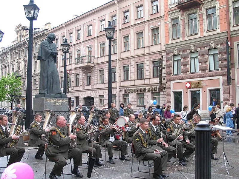 Памятник Гоголю (Санкт-Петербург, Малая Конюшенная улица)