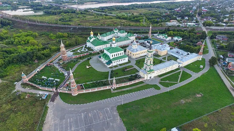 Старо-Голутвин монастырь
