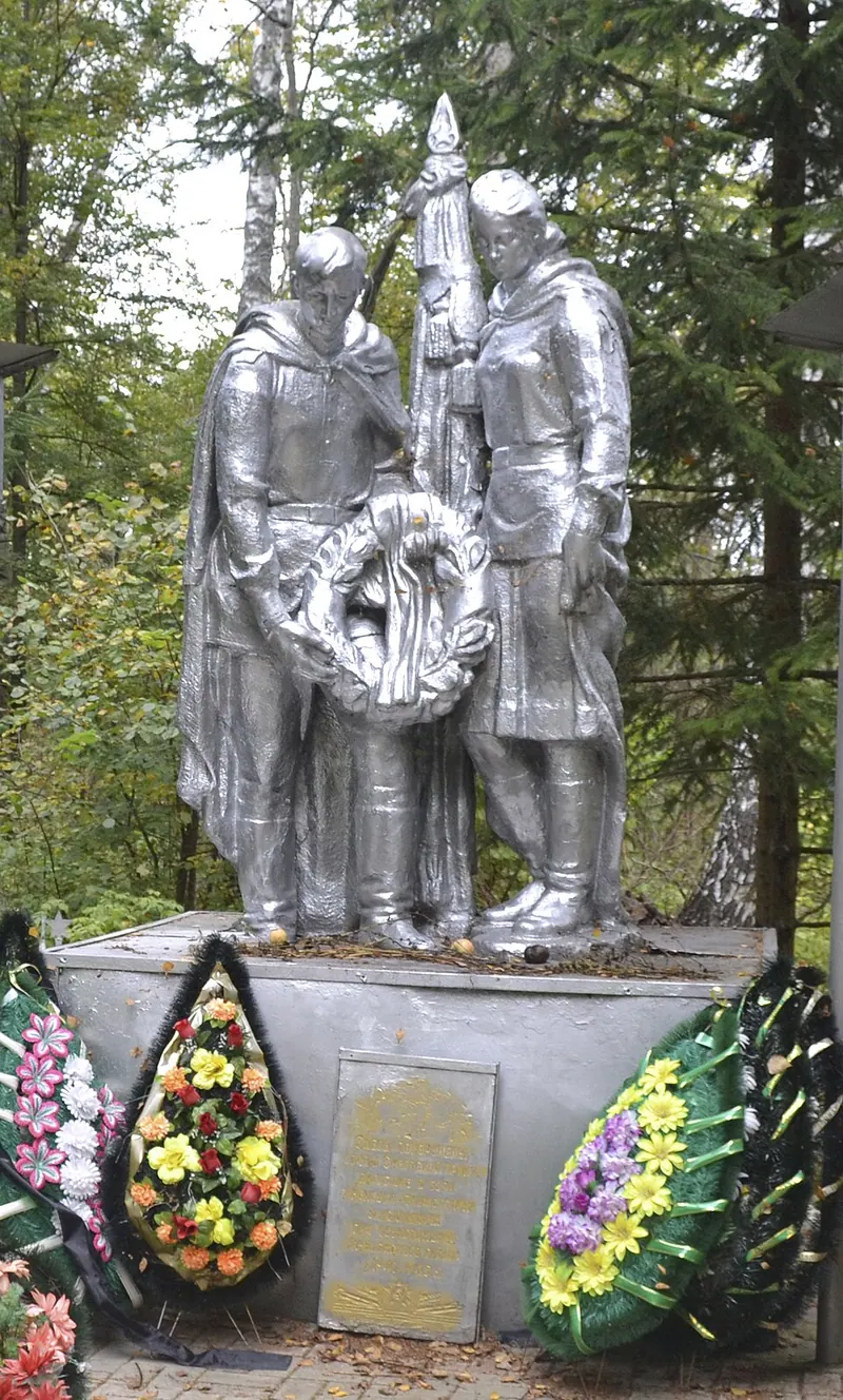 Братская могила советских воинов (Уколица)