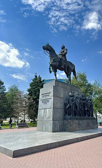 Памятник Кутузову (Москва)