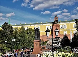 Памятник патриарху Гермогену — фото 3
