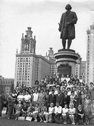 Памятник Ломоносову (Москва, Воробьёвы горы) — фото 3