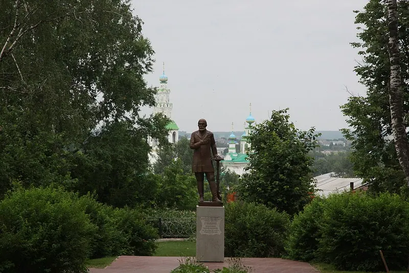 Памятник Губкину