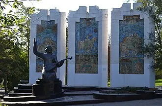 Памятник джангарчи Ээлян Овла (Элиста) — фото 2