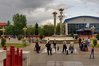 Памятник Ленину (Элиста) — фото 2