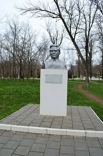Памятник Кирову (Элиста)