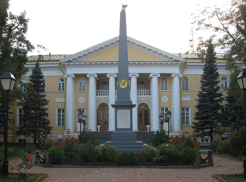 Памятник Лазаревым (Москва)