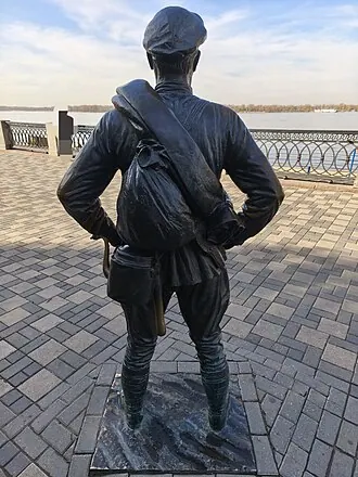 Памятник товарищу Сухову