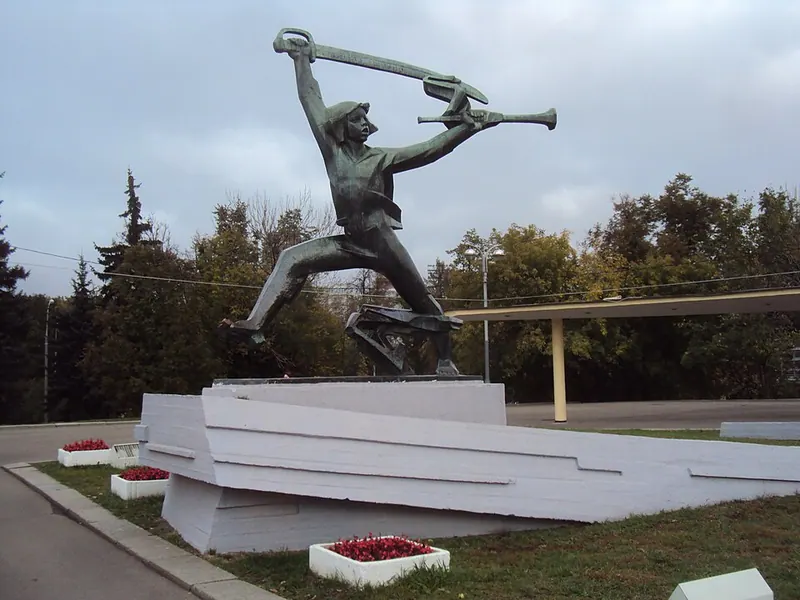 Памятник Мальчишу-Кибальчишу