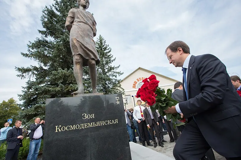 Памятник Зое Космодемьянской (Руза)