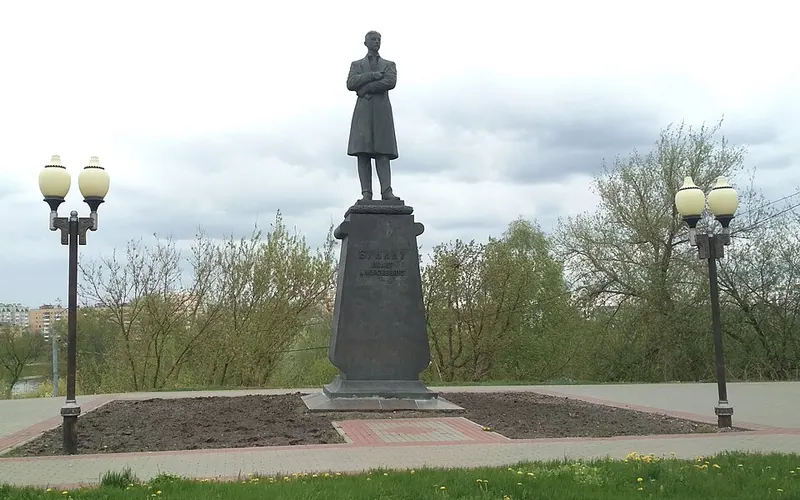 Памятник И. А. Бунину (Орёл)