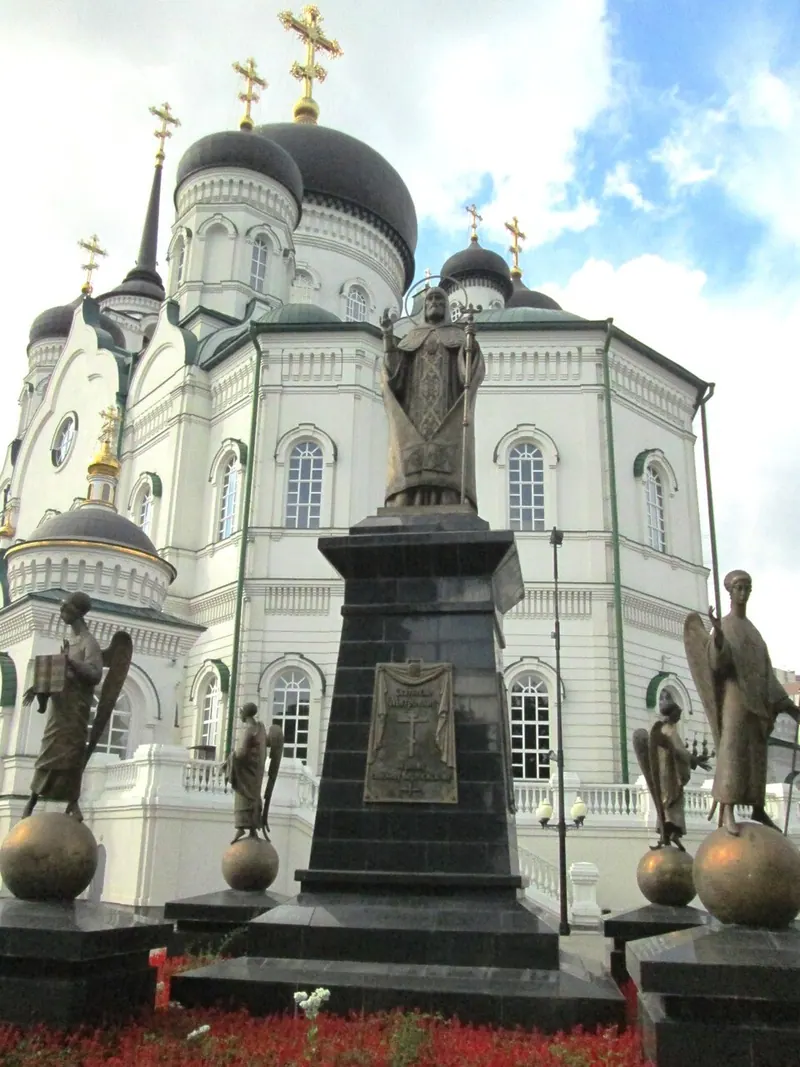 Памятник святителю Митрофану Воронежскому (Воронеж, Первомайский сад)