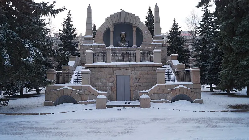 Памятник-мавзолей В. И. Ленину (Челябинск)