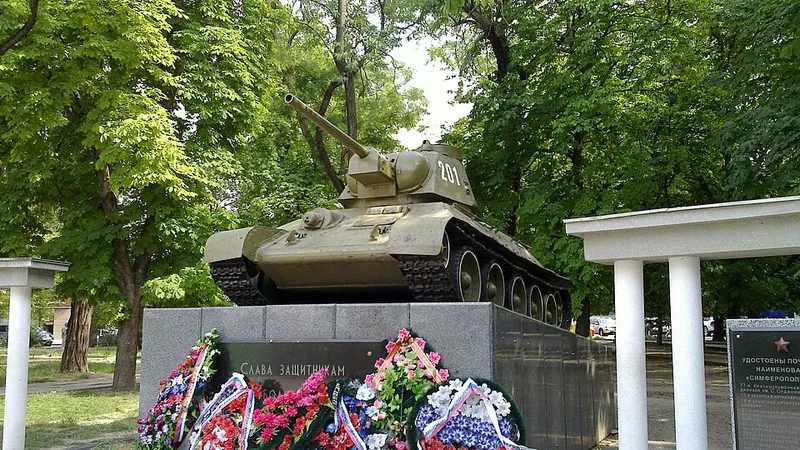 Танк-памятник освободителям Симферополя
