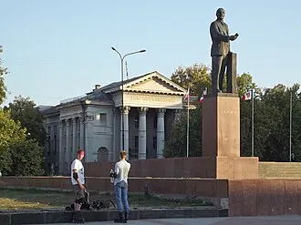 Памятник Ленину (Симферополь) — фото 3