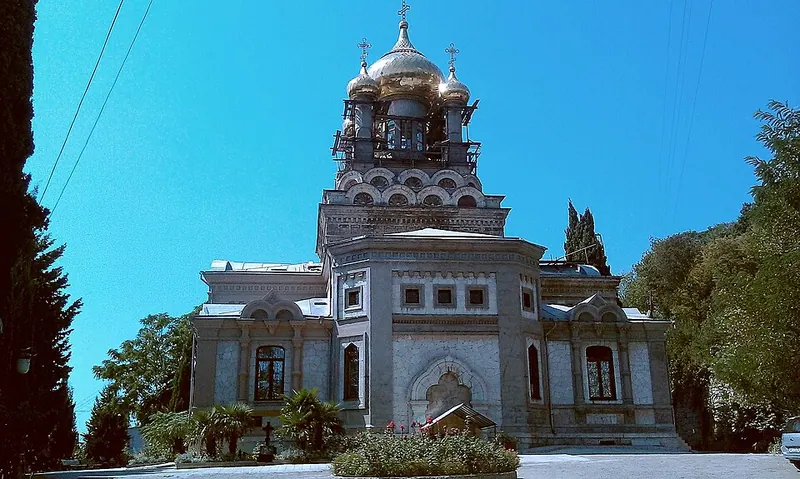 Храм Архангела Михаила (Алупка)