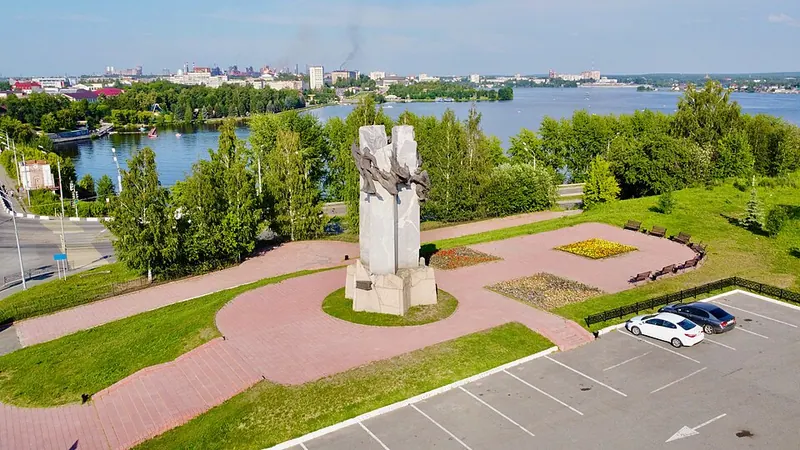 Памятник металлургам Нижнего Тагила