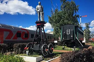 Памятник Ленину у депо Октябрьской железной дороги