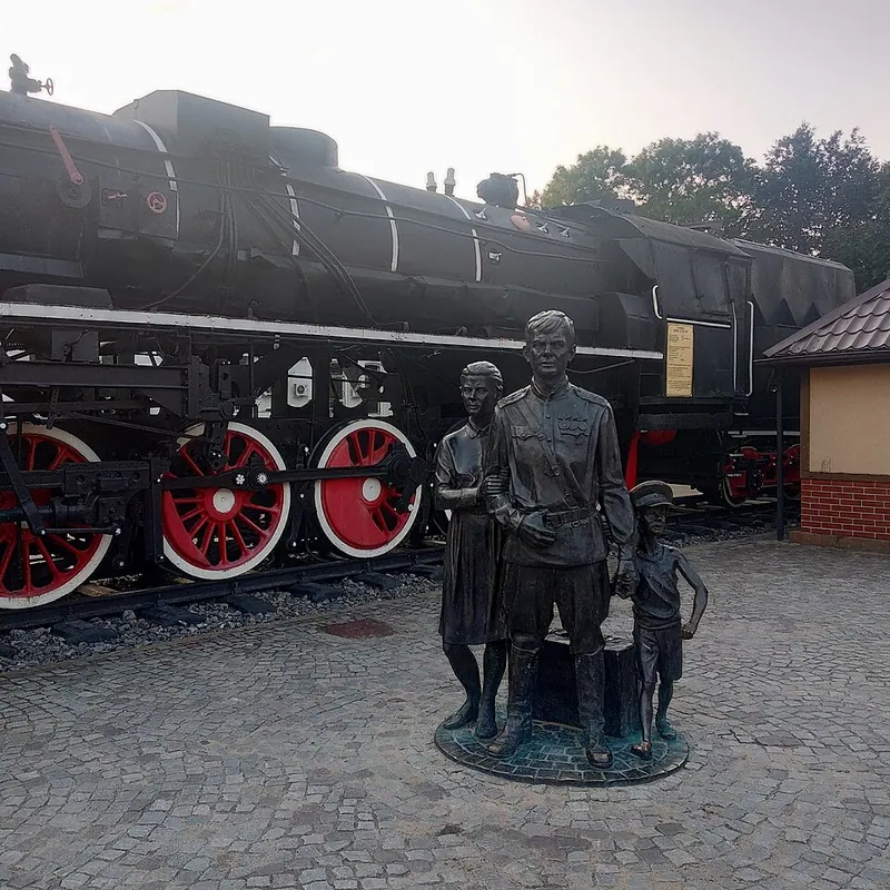 Памятник первым переселенцам