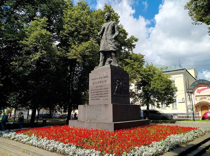 Памятник Н. Э. Бауману (Москва, Елоховская площадь)