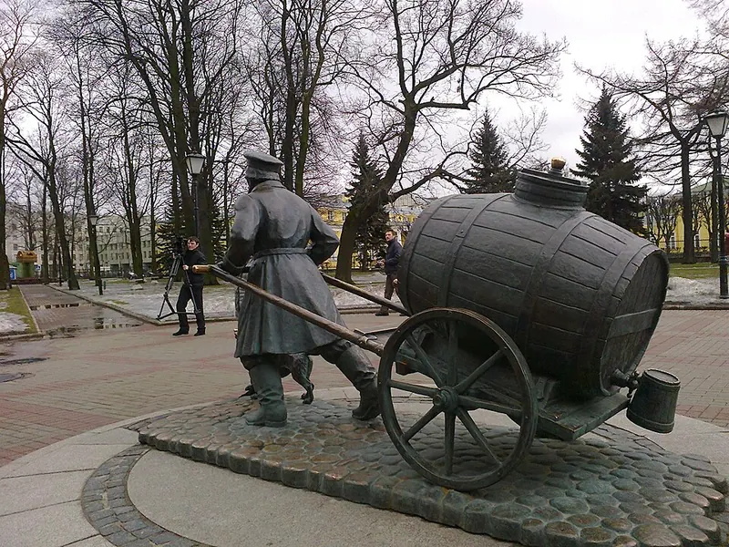 Памятник петербургскому водовозу
