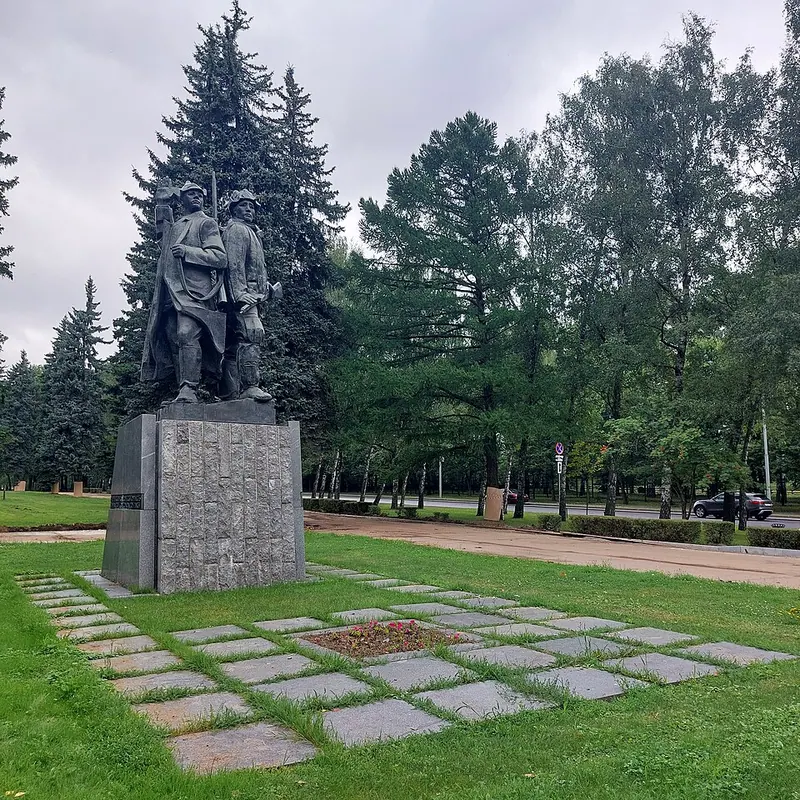 Первые комсомольцы