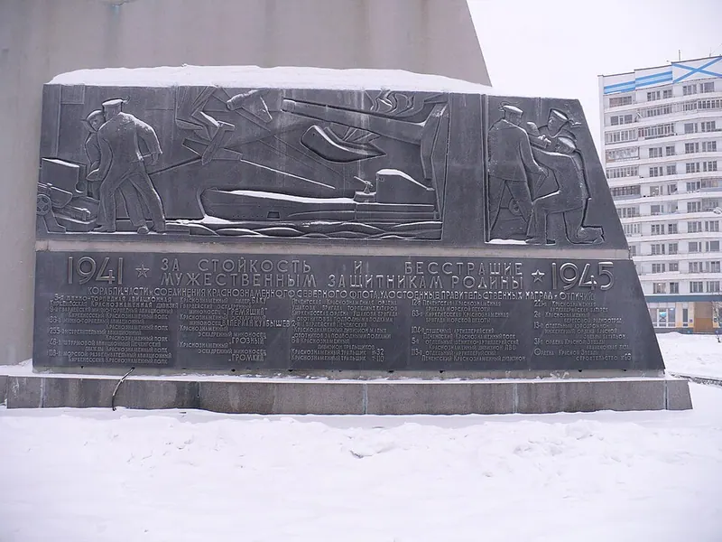 Памятник Героям-Североморцам, защитникам Заполярья