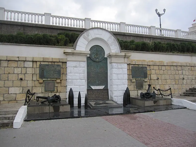 Памятный знак морякам эскадры Черноморского флота
