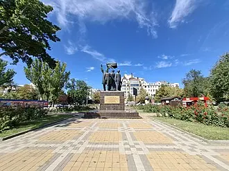 Памятник Великой Октябрьской революции (Ростов-на-Дону) — фото 2