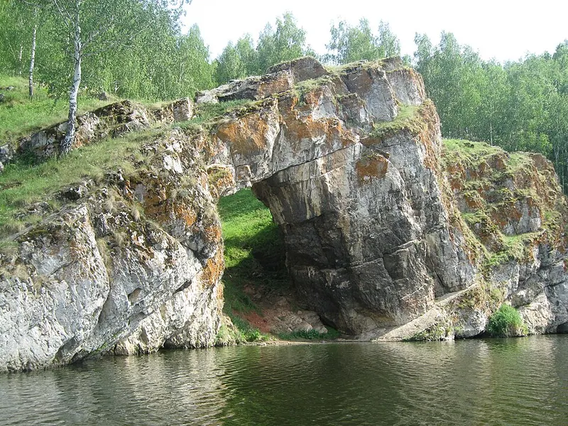Каменные ворота (скала)
