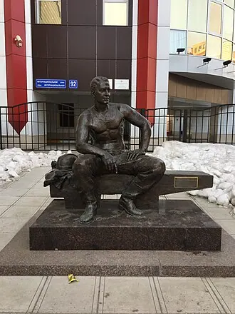 Памятник электромонтёру