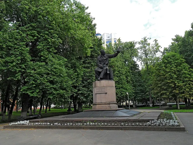 Памятник Н. Н. Поликарпову (Орёл)