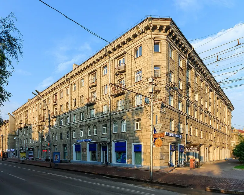 Жилой дом по Красному проспекту, 33