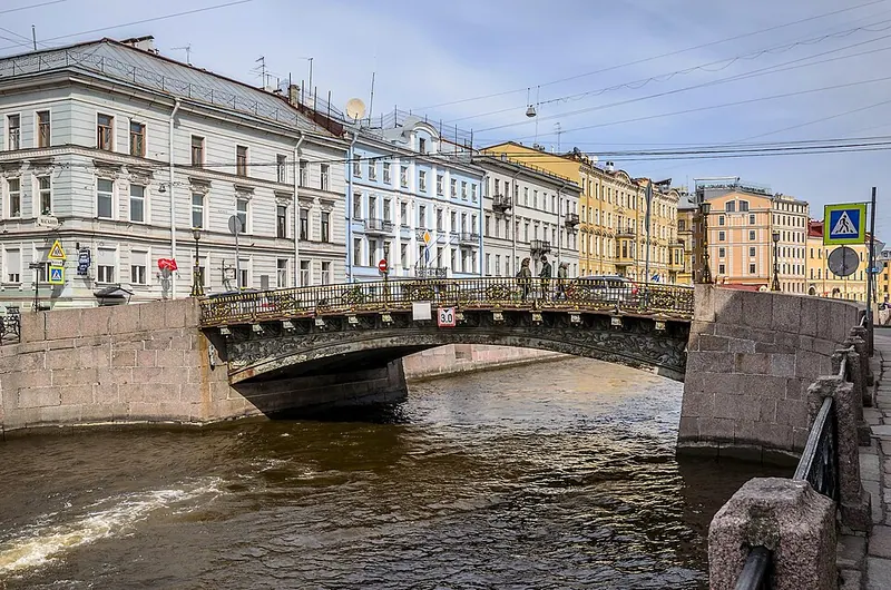 Большой Конюшенный мост