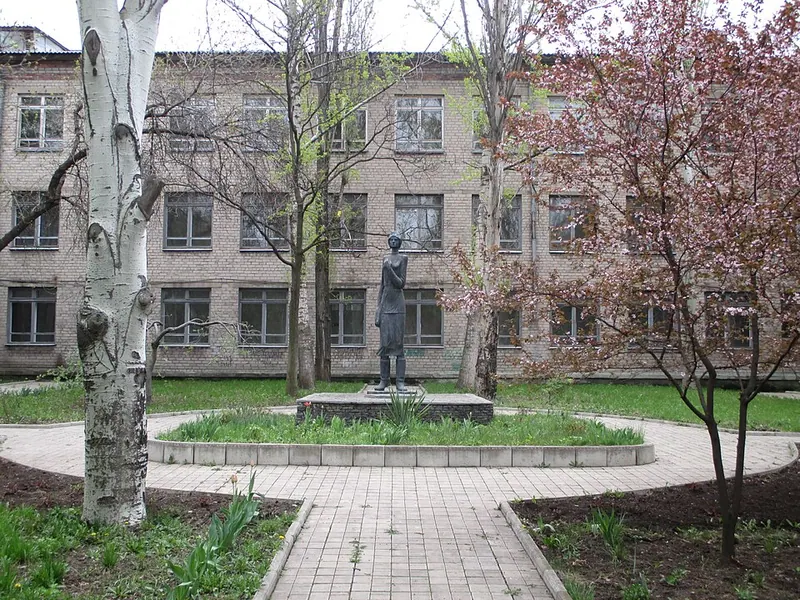 Памятник медицинской сестре (Донецк)