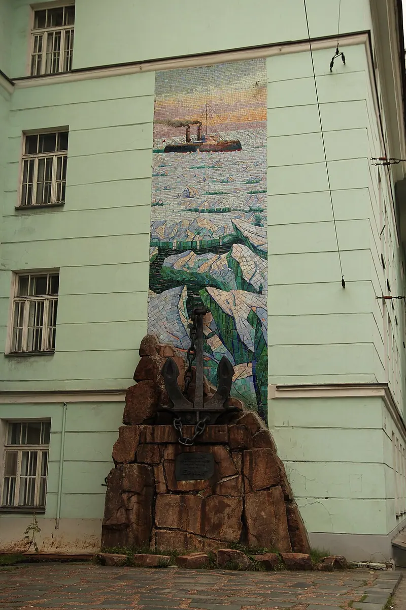 Памятник ледоколу «Ермак»